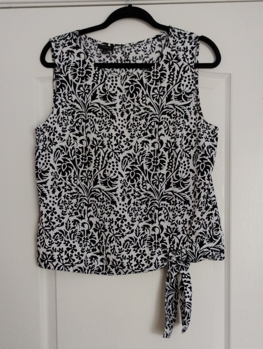 Black and White With Knot Feature Blouse